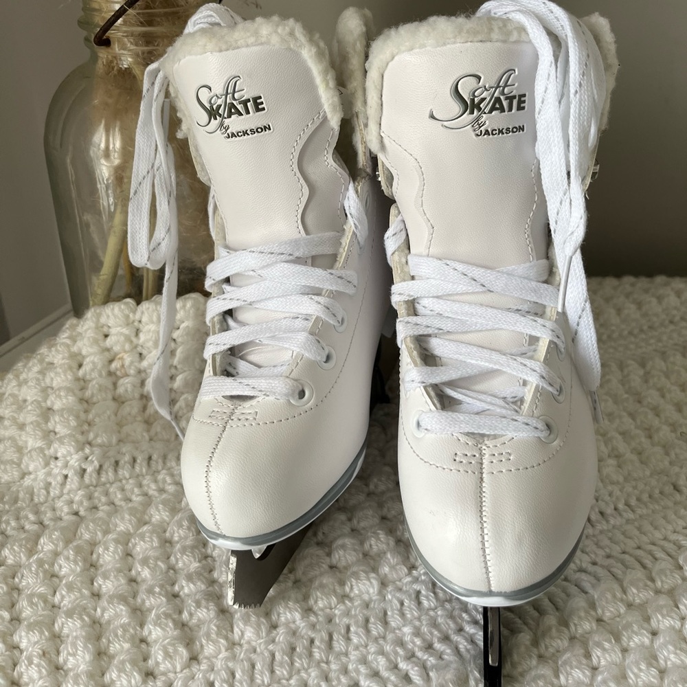 Jackson Soft Skate White Figure Skates Child size 13 and size 7 2/3 blade.